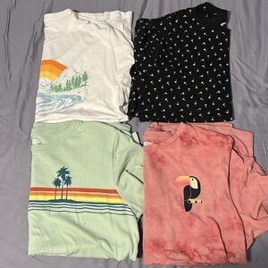Old navy men’s graphic T’s 4pk